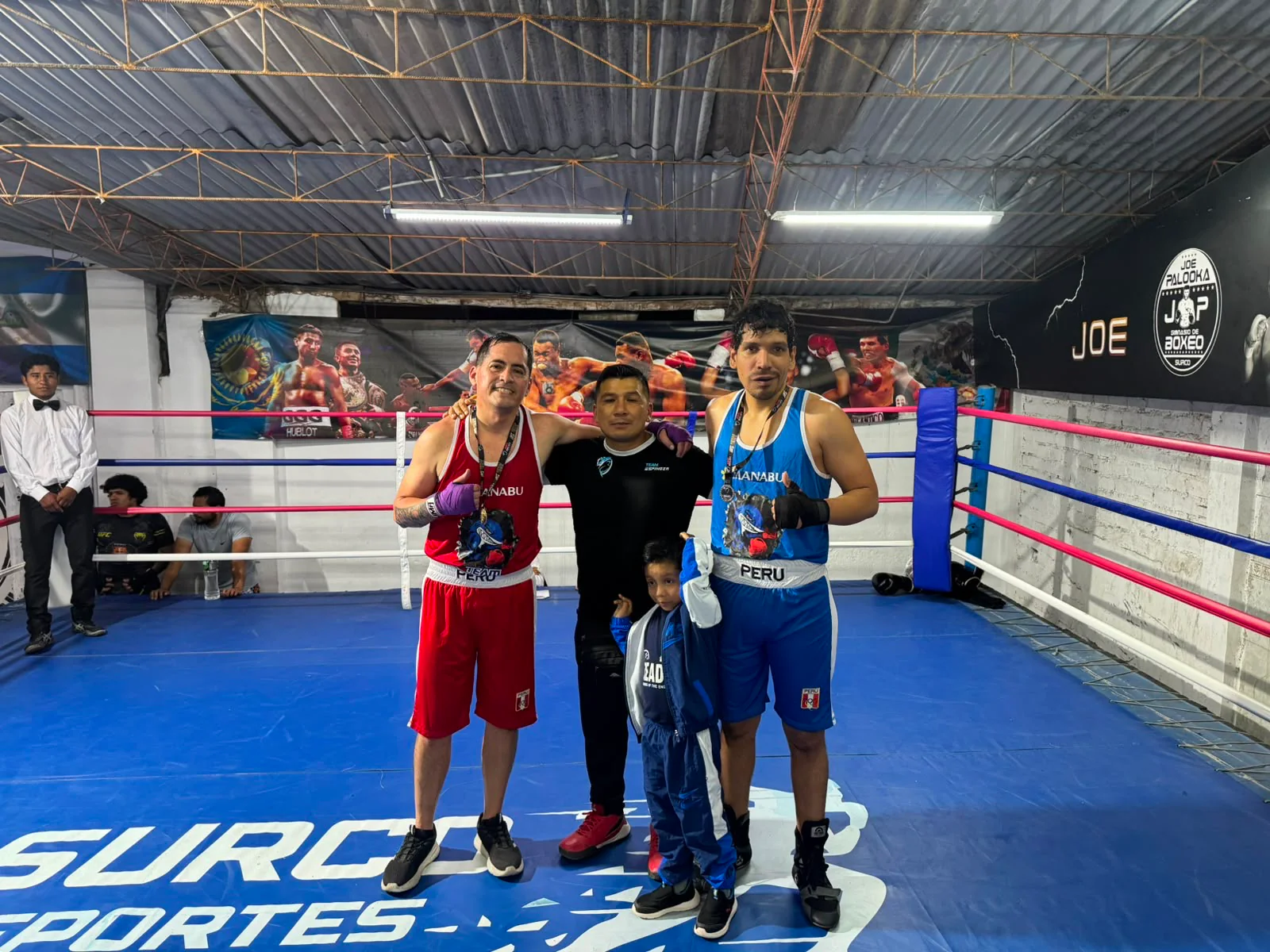 Representantes de Panther Fight Academy en un campeonato de Boxeo