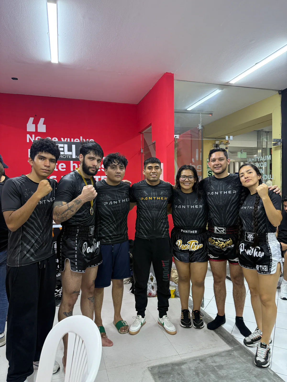 Equipo de Muay Thai de Panther Fight Academy en una jornada deportiva