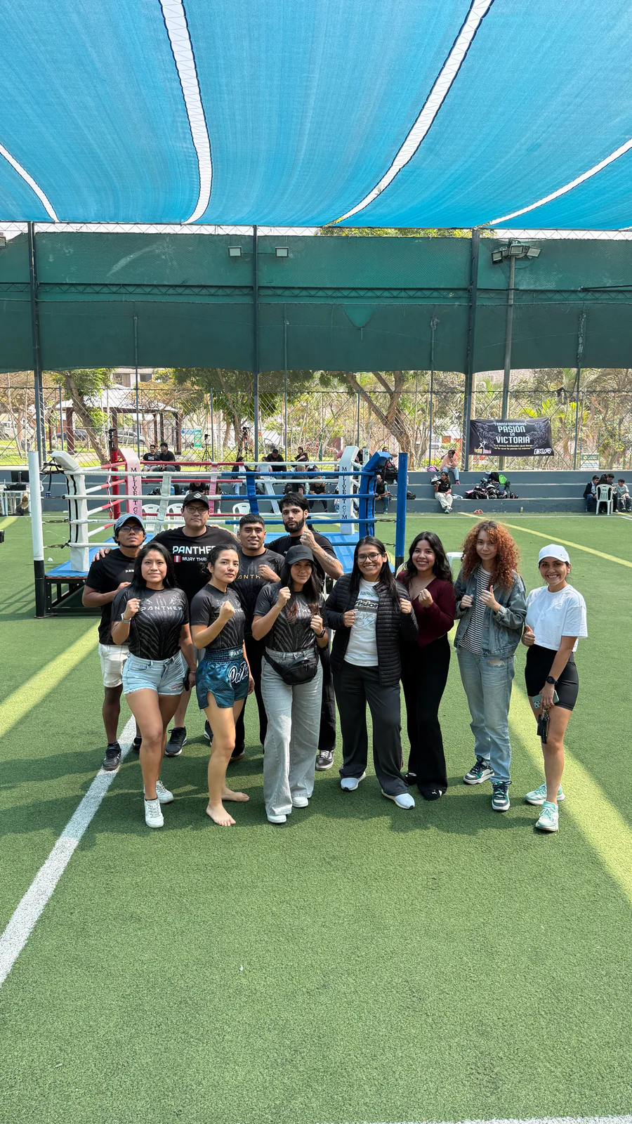 Comunidad de Muay Thai de Panther Fight Academy acompañando una jornada deportiva