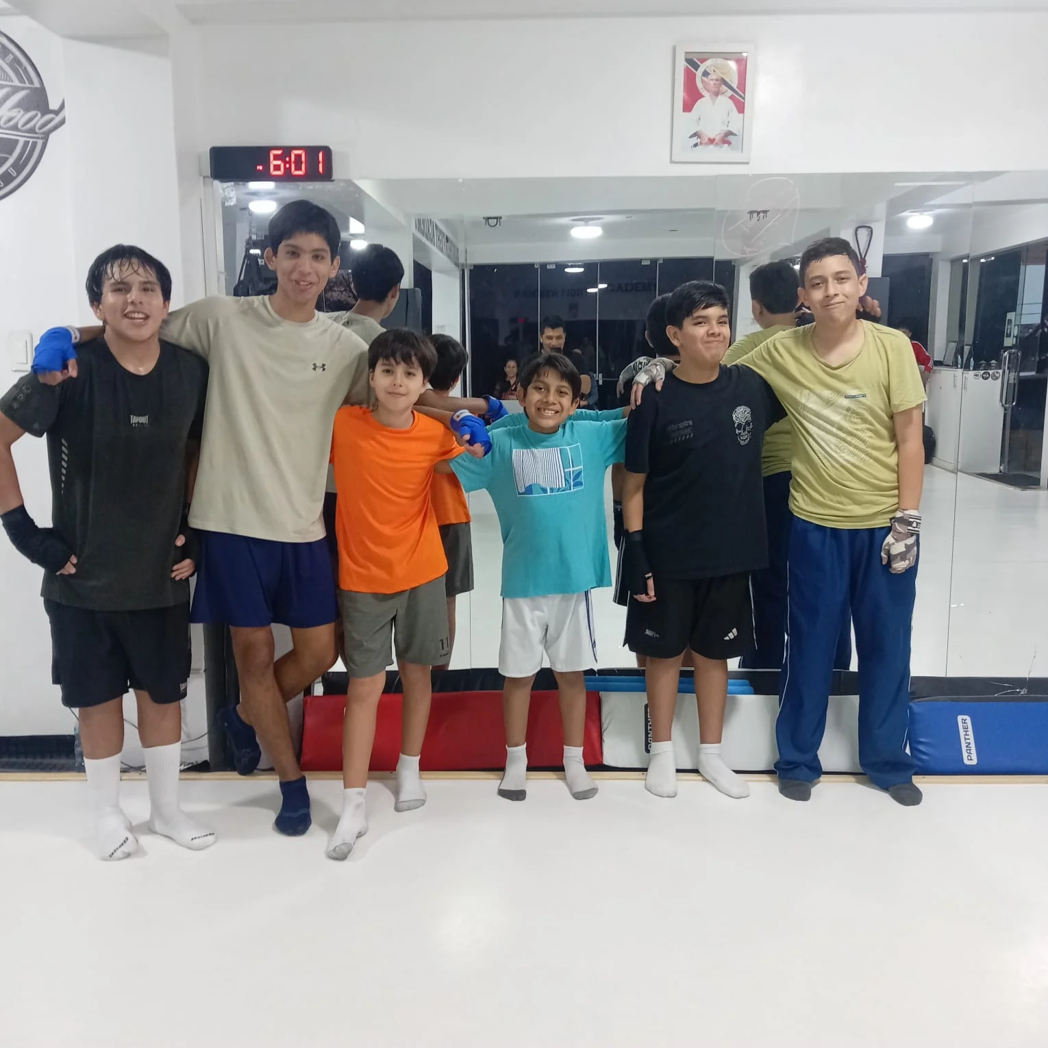 Grupo de Boxeo Kids después de una clase en Panther Fight Academy